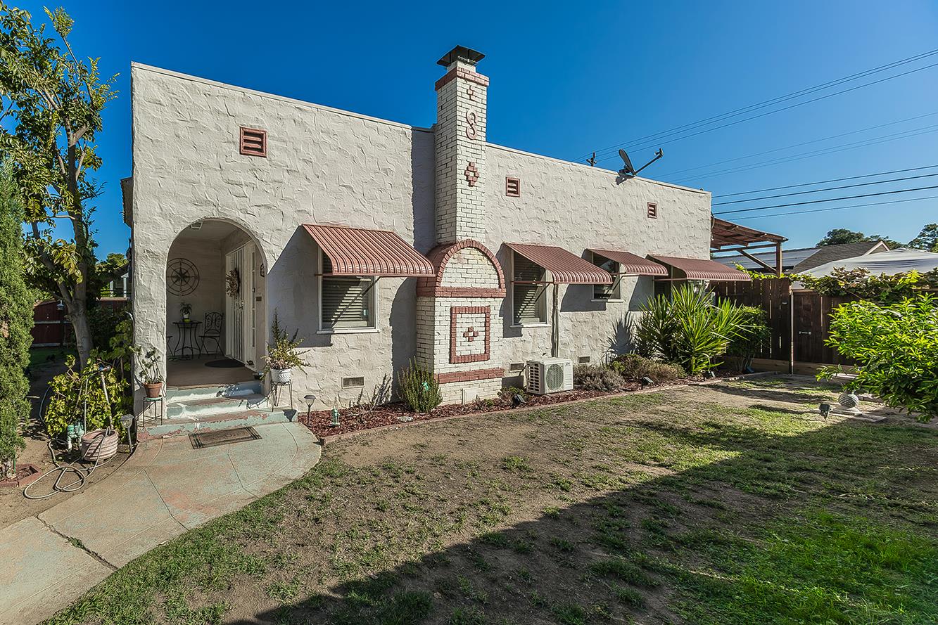 2202 N Vagedes Ave