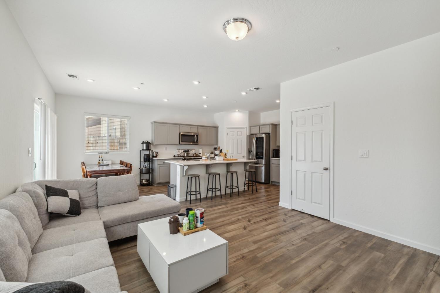 264 Rosebriar St, Madera, CA 93638