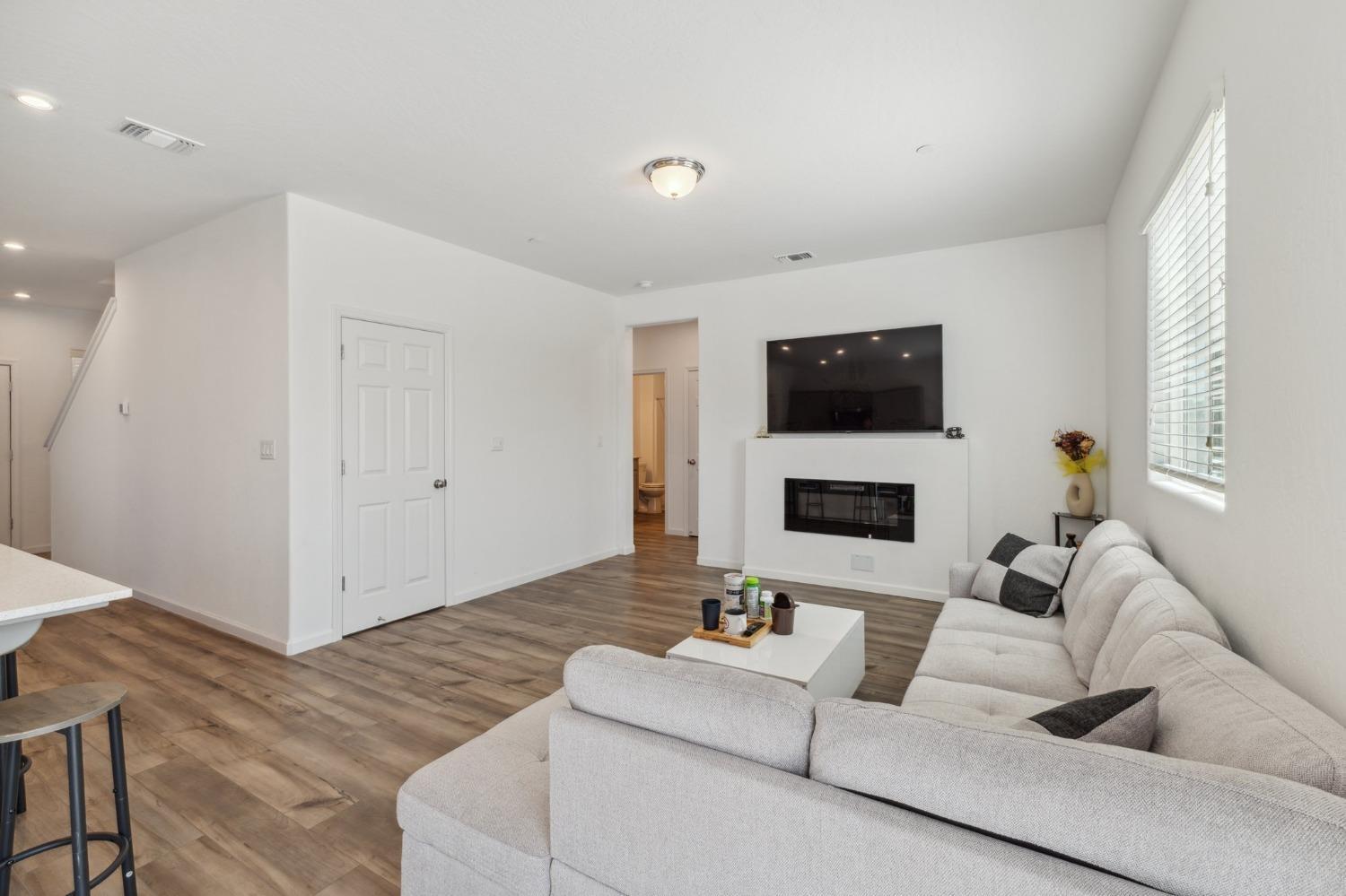 264 Rosebriar St, Madera, CA 93638