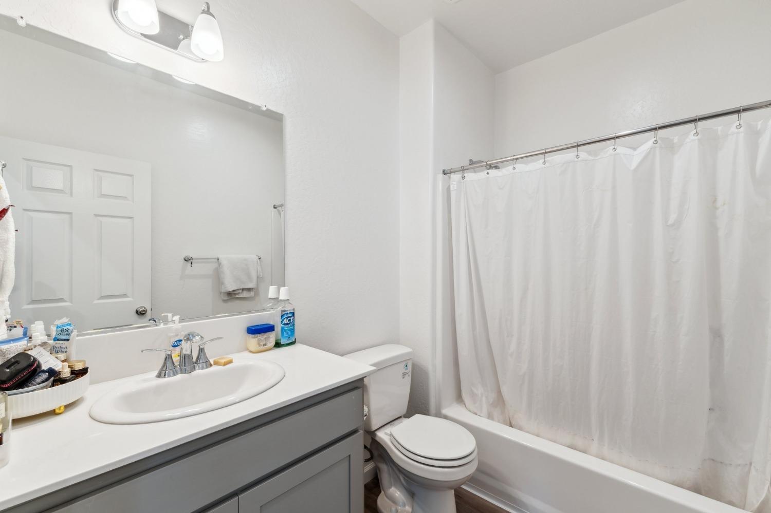 264 Rosebriar St, Madera, CA 93638