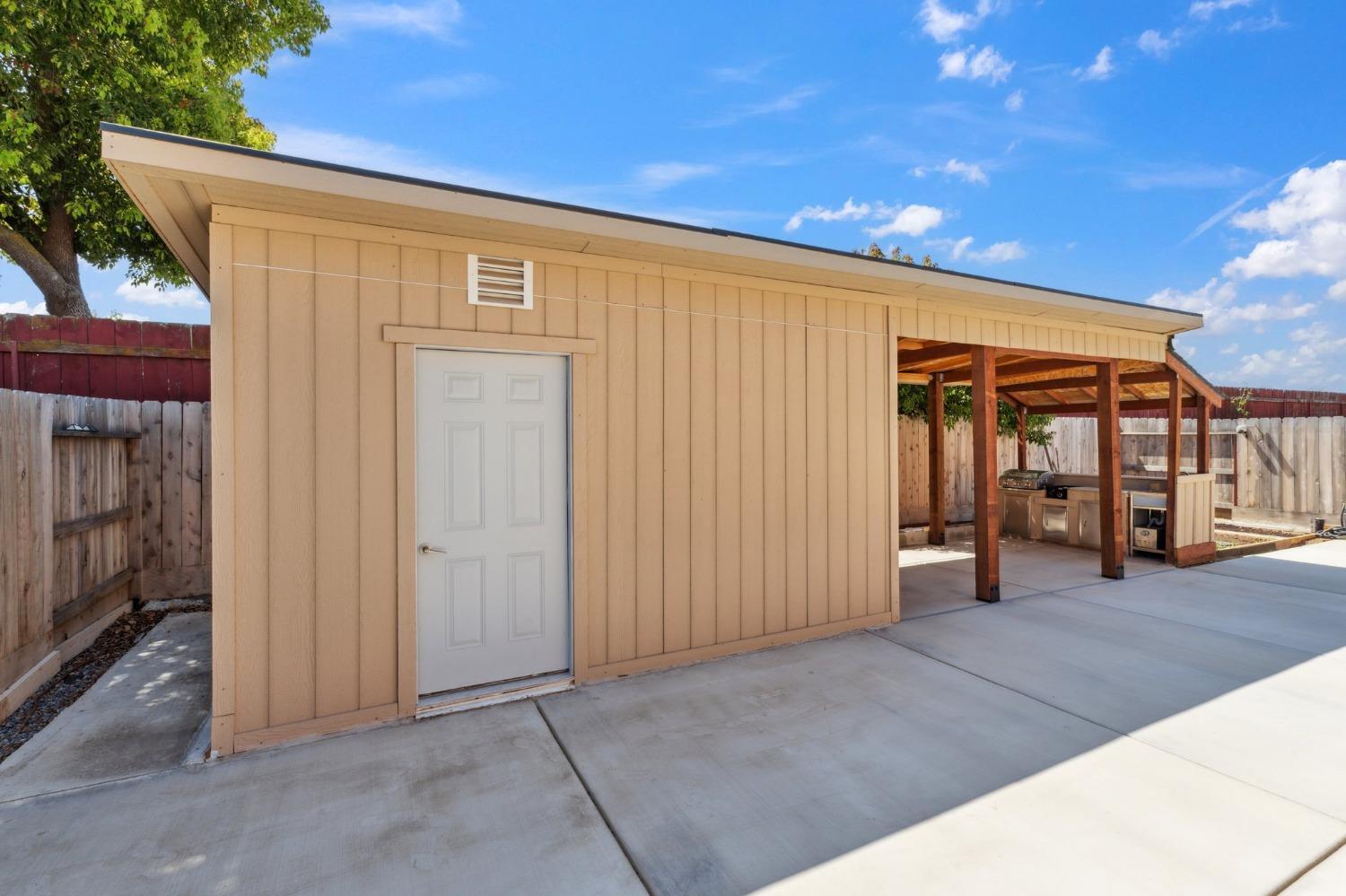 264 Rosebriar St, Madera, CA 93638