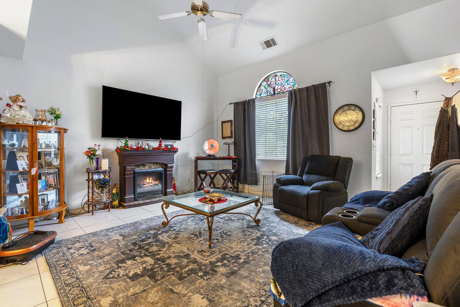 1592 N Ferger Ave, Fresno, CA 93728