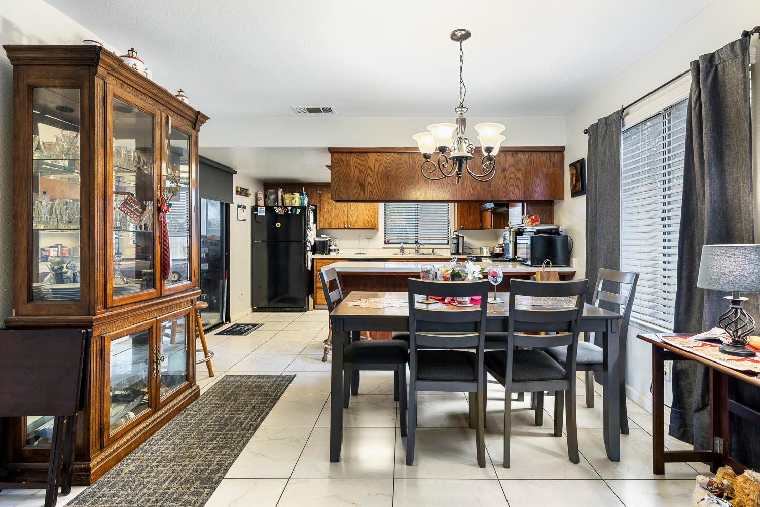 1592 N Ferger Ave, Fresno, CA 93728