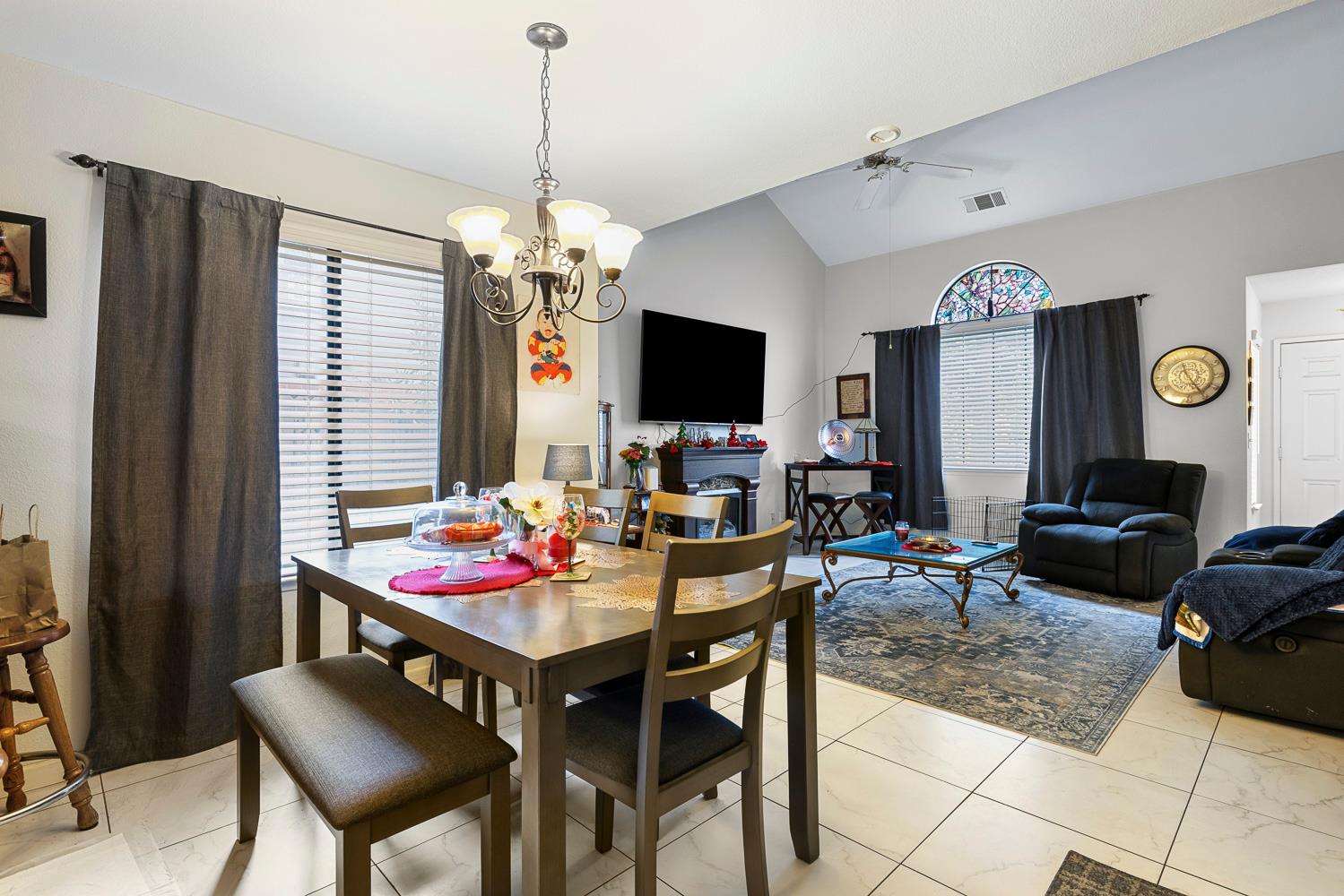 1592 N Ferger Ave, Fresno, CA 93728