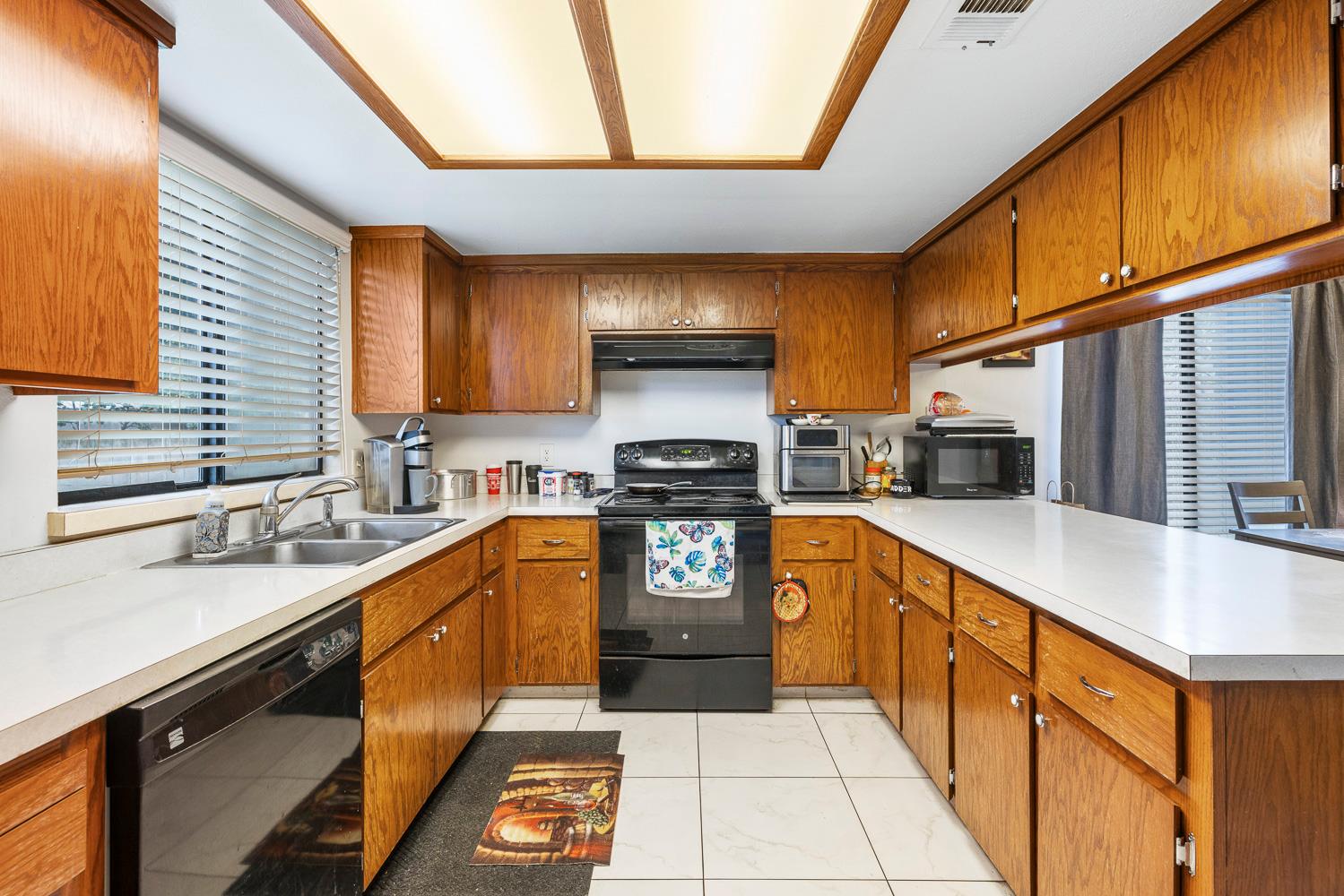 1592 N Ferger Ave, Fresno, CA 93728