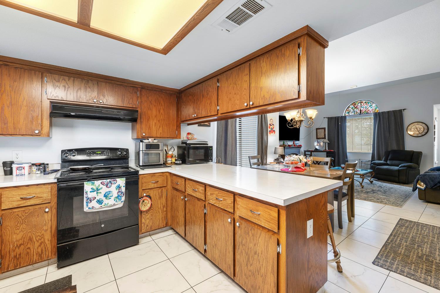 1592 N Ferger Ave, Fresno, CA 93728