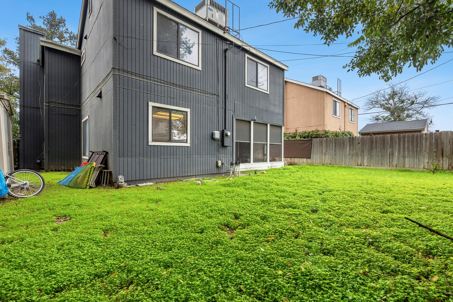 1592 N Ferger Ave, Fresno, CA 93728