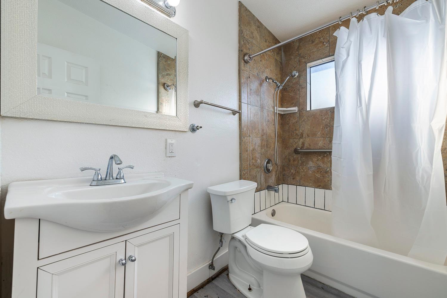 119 W Eden Ave, Fresno, CA 93706