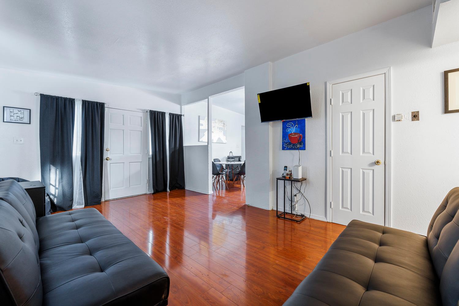 209 W Eden Ave, Fresno, CA 93706