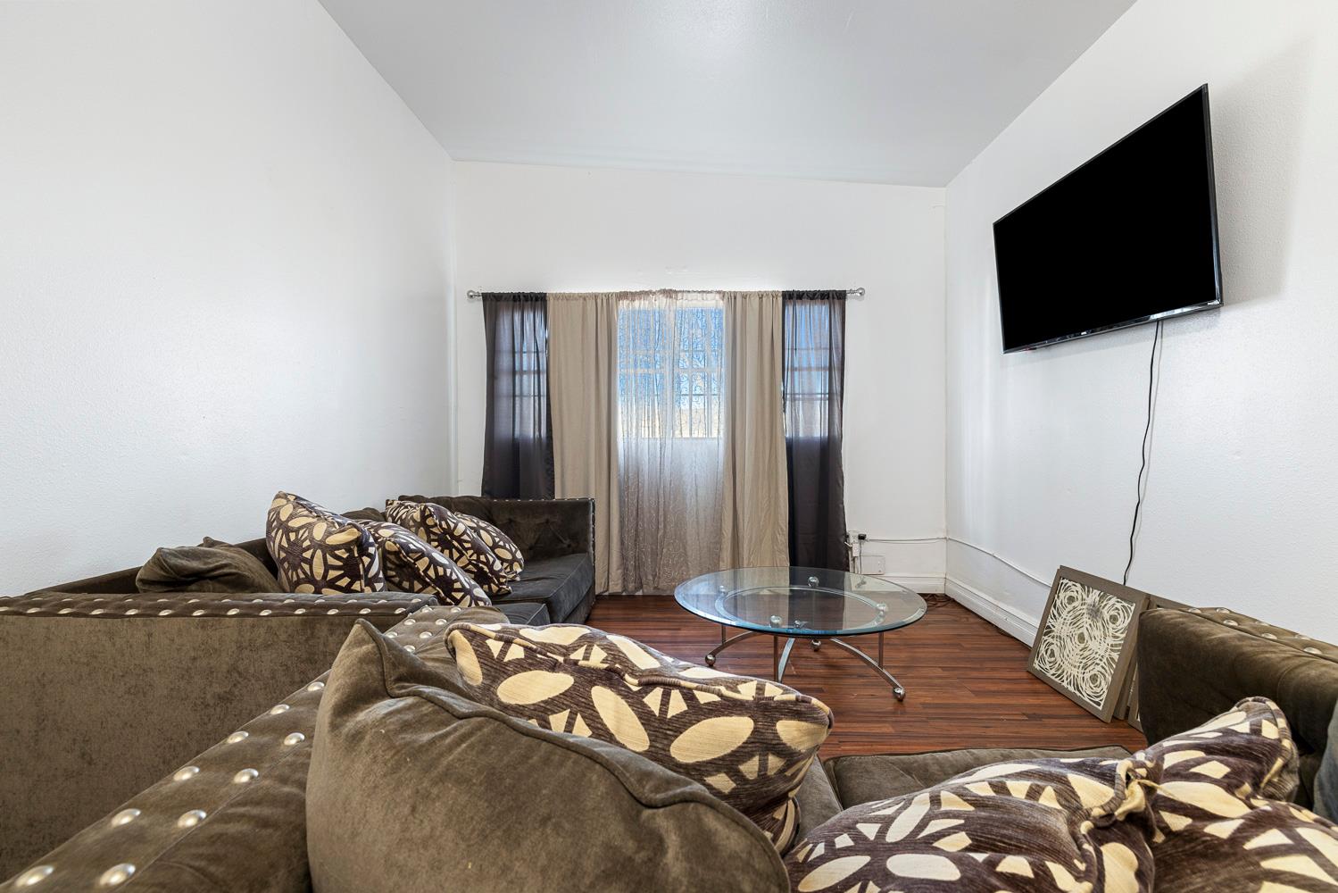 209 W Eden Ave, Fresno, CA 93706