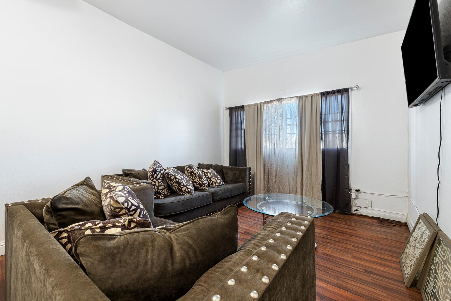 209 W Eden Ave, Fresno, CA 93706