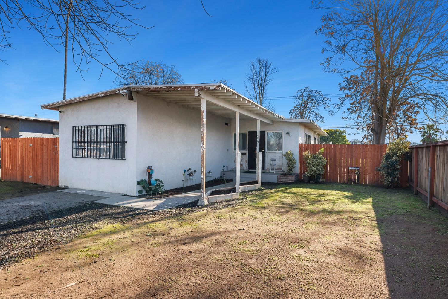 209 W Eden Ave, Fresno, CA 93706
