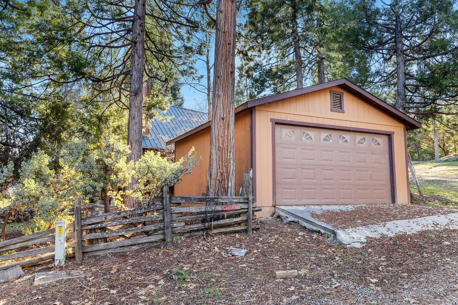 41722 Merriman Ln, Auberry, CA 93602