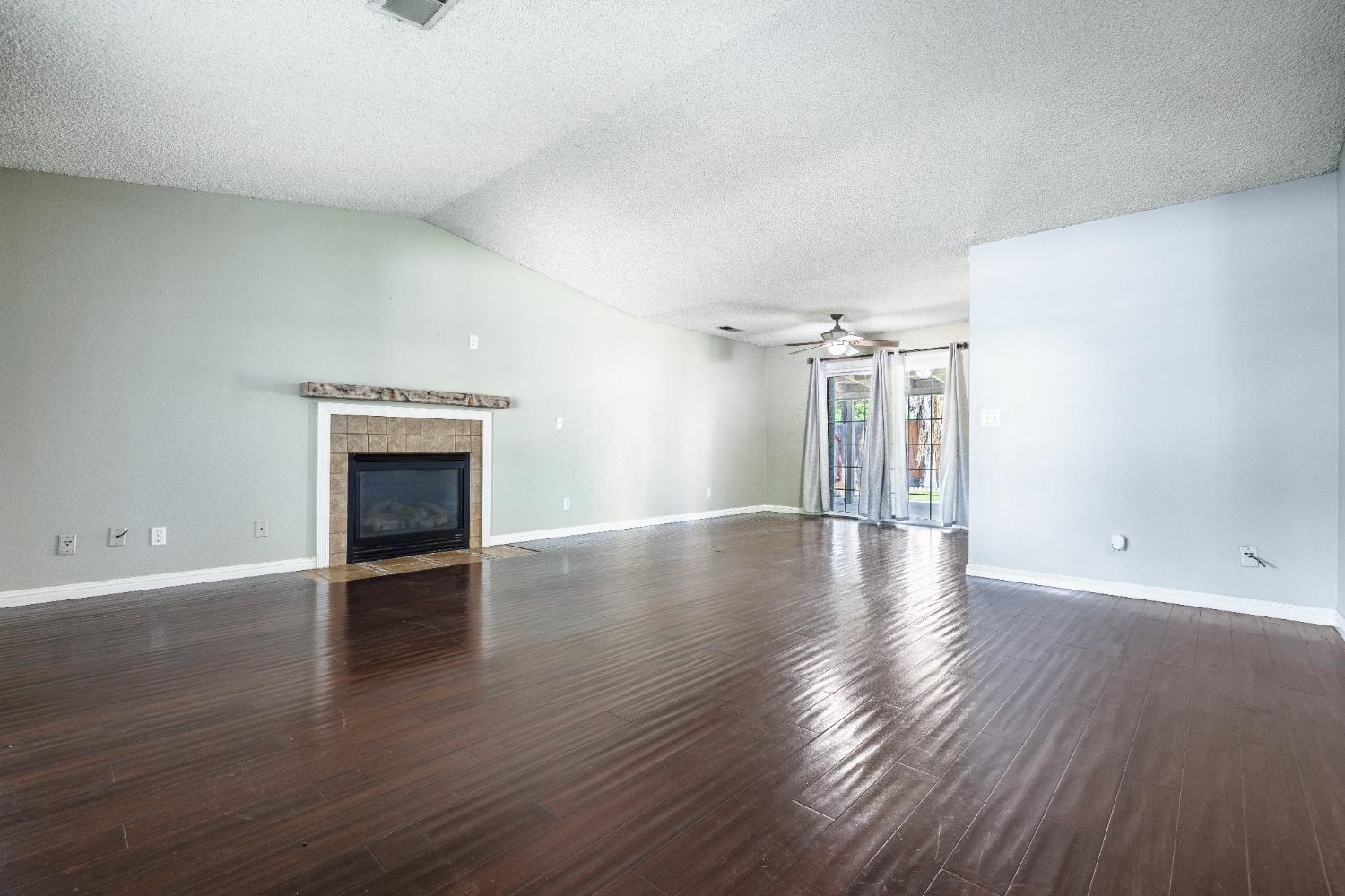 1607 Ashlan Ave, Clovis, CA 93611