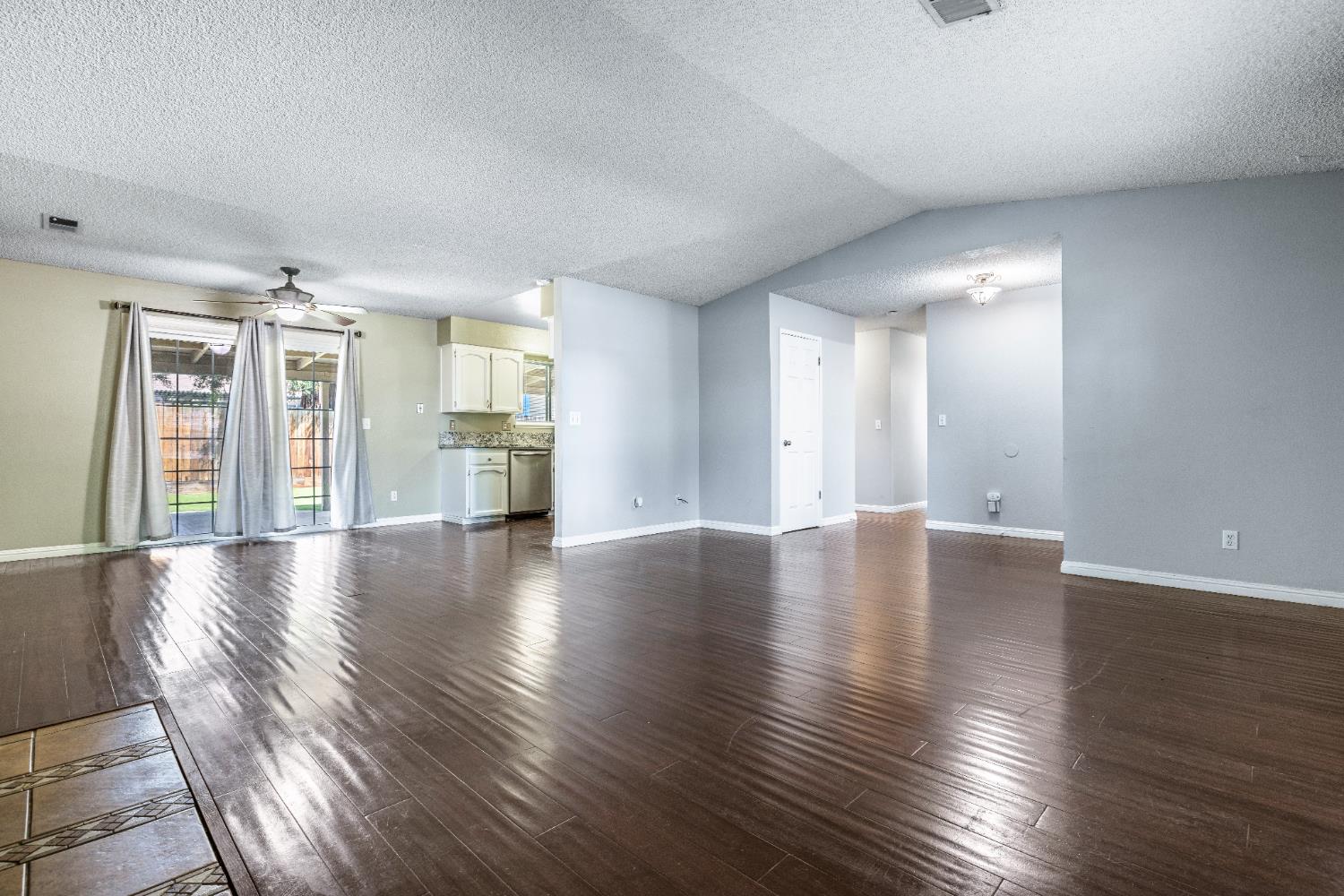 1607 Ashlan Ave, Clovis, CA 93611