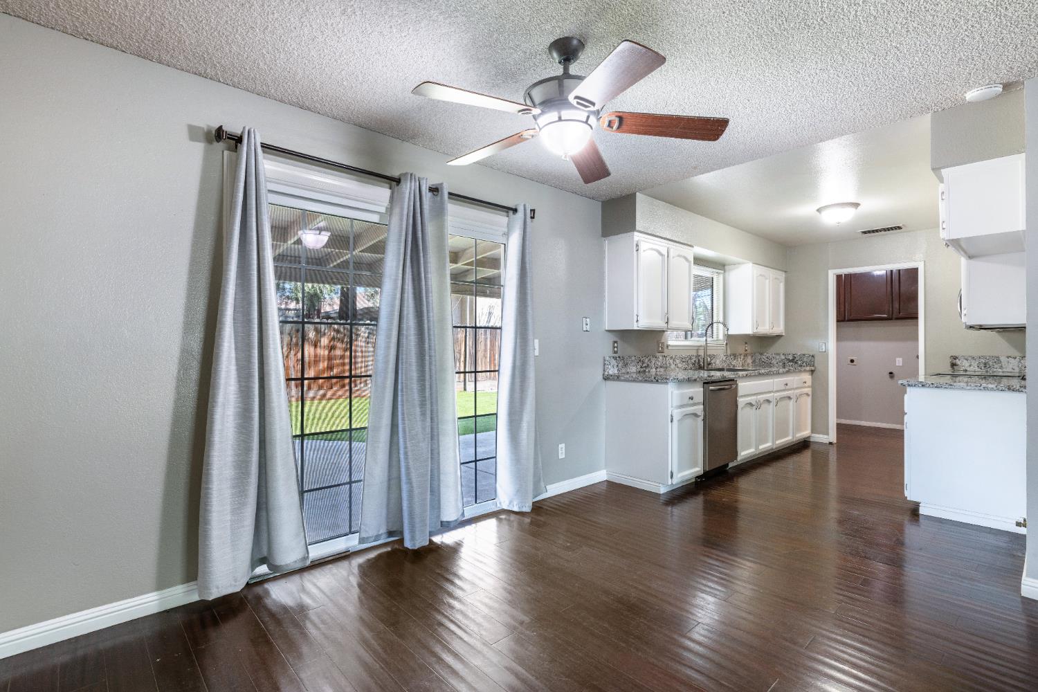 1607 Ashlan Ave, Clovis, CA 93611