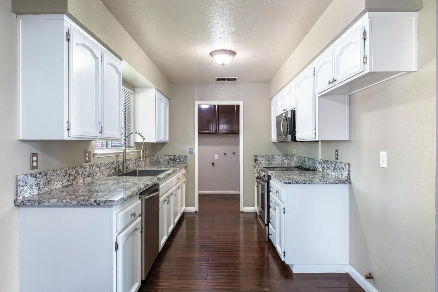 1607 Ashlan Ave, Clovis, CA 93611