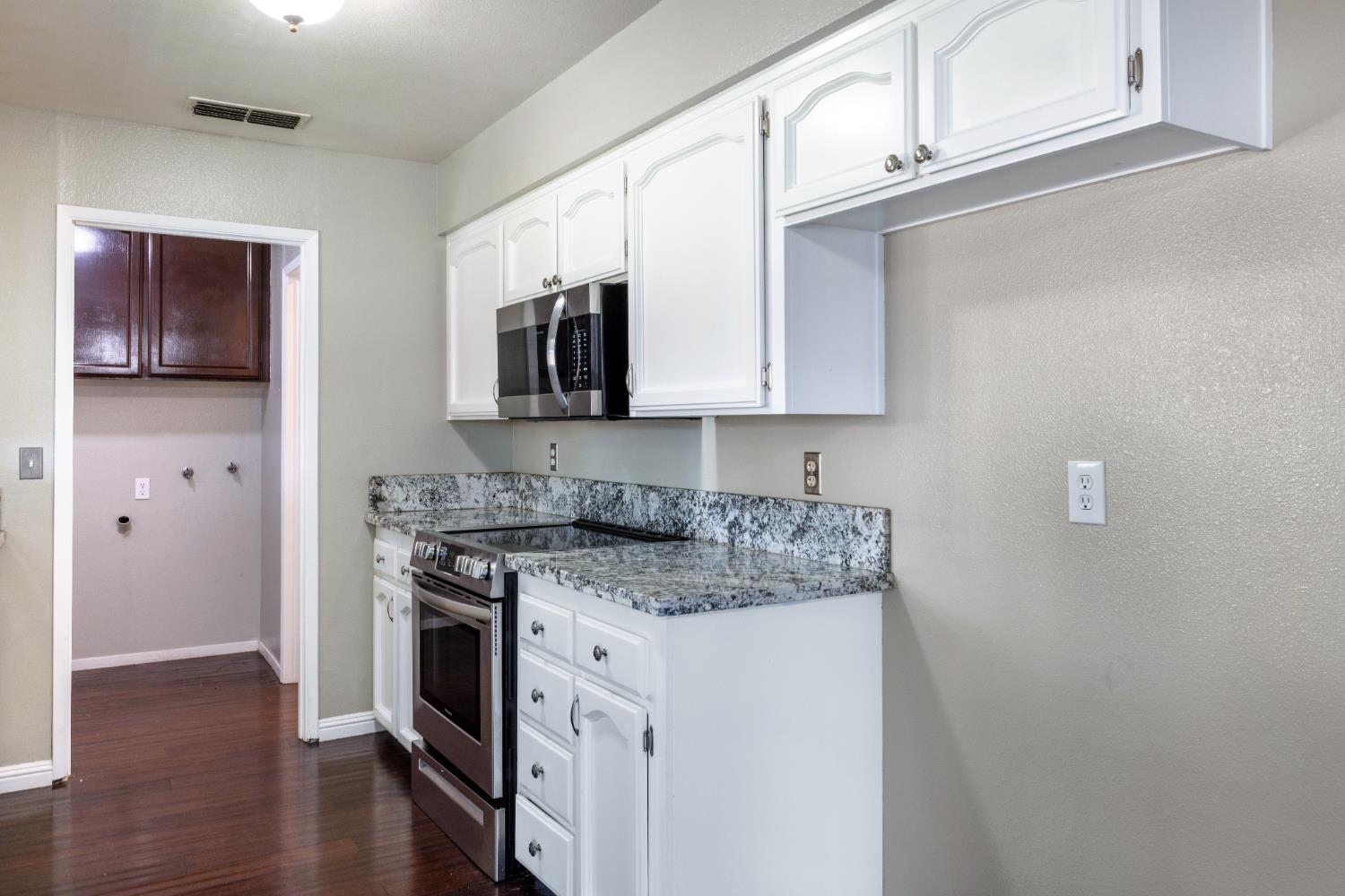 1607 Ashlan Ave, Clovis, CA 93611