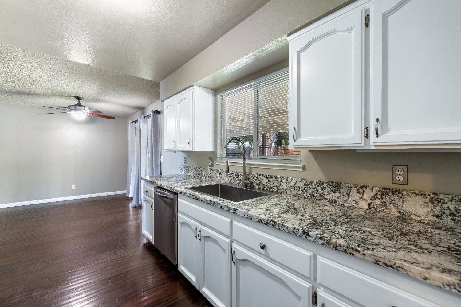 1607 Ashlan Ave, Clovis, CA 93611