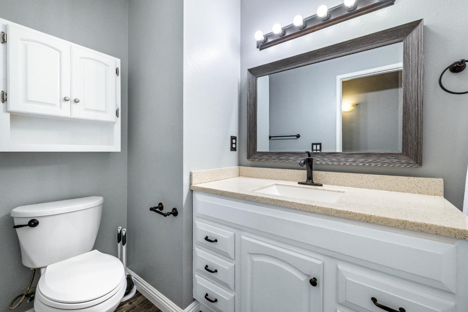 1607 Ashlan Ave, Clovis, CA 93611