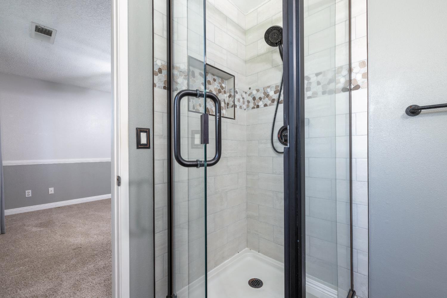 1607 Ashlan Ave, Clovis, CA 93611