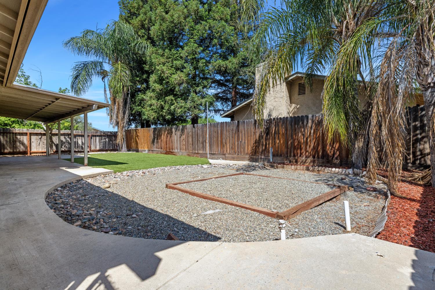 1607 Ashlan Ave, Clovis, CA 93611