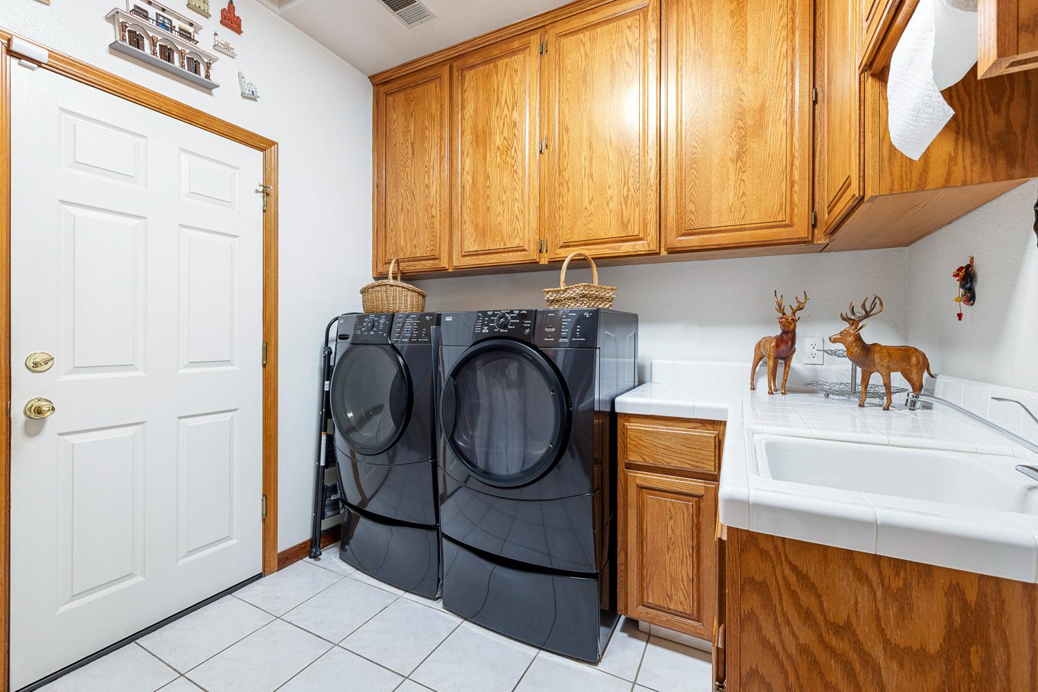 7207 E Bremer Ave, Fresno, CA 93737