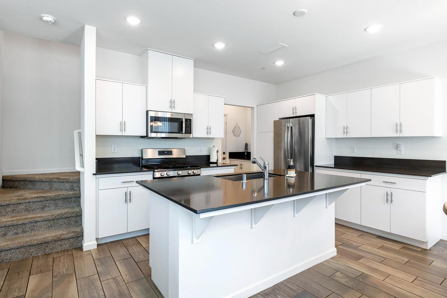 3748 Longford Way, Clovis, CA 93619